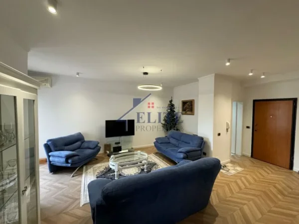 Tirane, jepet me qera apartament 2+1+Ballkon Kati 9, 120 m² 800 € (9 Kateshet)
