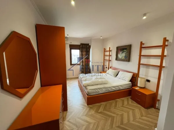 Tirane, jepet me qera apartament 2+1+Ballkon Kati 9, 120 m² 800 € (9 Kateshet)