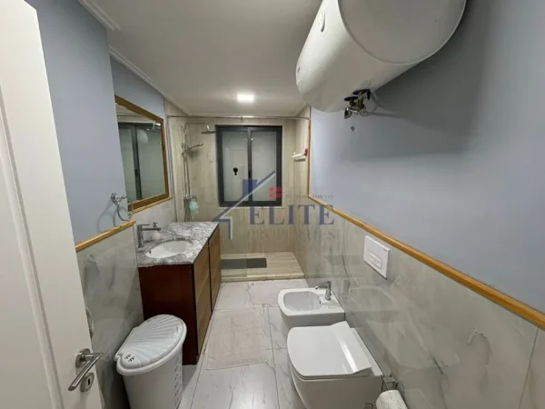 Tirane, jepet me qera apartament 2+1+Ballkon Kati 9, 120 m² 800 € (9 Kateshet)