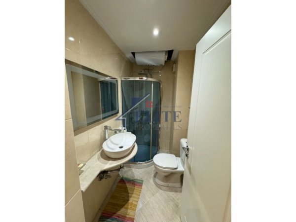 Tirane, jepet me qera apartament 2+1+Ballkon Kati 9, 120 m² 800 € (9 Kateshet)
