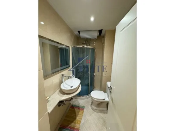 Tirane, jepet me qera apartament 2+1+Ballkon Kati 9, 120 m² 800 € (9 Kateshet)