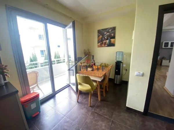 Tirane, jepet me qera Vile 3+1+Aneks+Ballkon Kati 3, 164 m² 1.350 € (Jordan Misja)