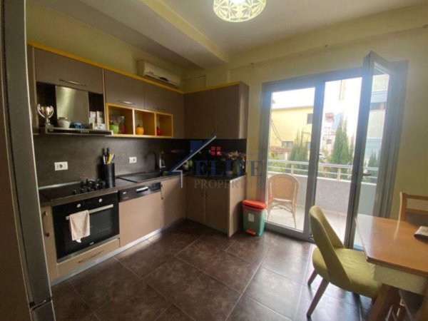 Tirane, jepet me qera Vile 3+1+Aneks+Ballkon Kati 3, 164 m² 1.350 € (Jordan Misja)