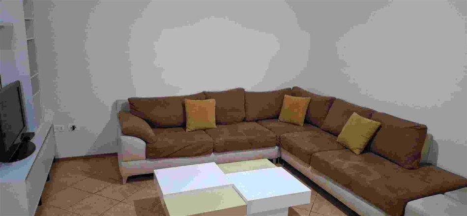 Tirane, jepet me qera apartament 1+1 Kati 2, 74 m² 560 € (KOMUNA E PARISIT)