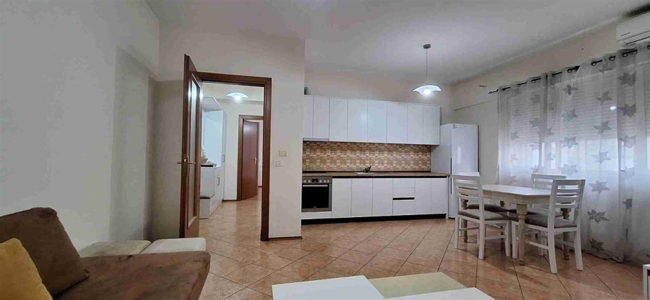 Tirane, jepet me qera apartament 1+1 Kati 2, 74 m² 560 € (KOMUNA E PARISIT)