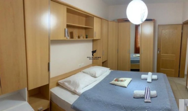 Tirane, jepet me qera apartament 1+1+Ballkon Kati 5, 50 m² 450 € (ZOGU I ZI)