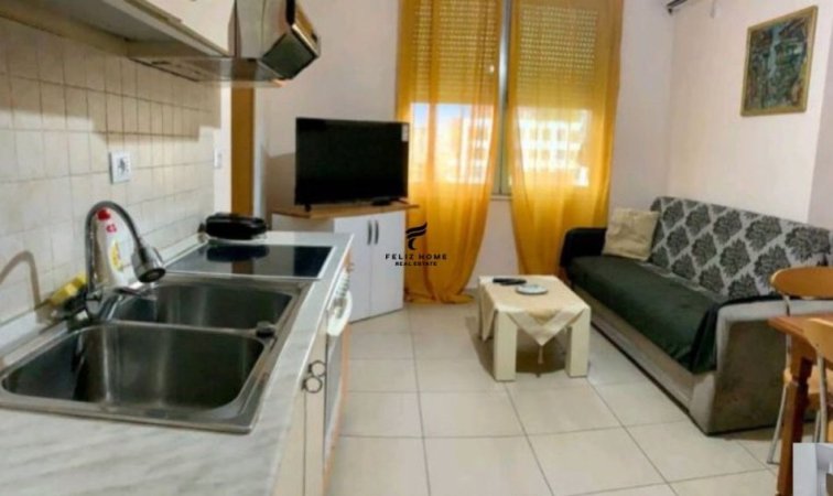 Tirane, jepet me qera apartament 1+1+Ballkon Kati 5, 50 m² 450 € (ZOGU I ZI)