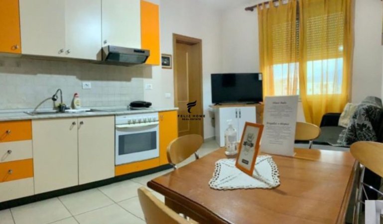 Tirane, jepet me qera apartament 1+1+Ballkon Kati 5, 50 m² 450 € (ZOGU I ZI)