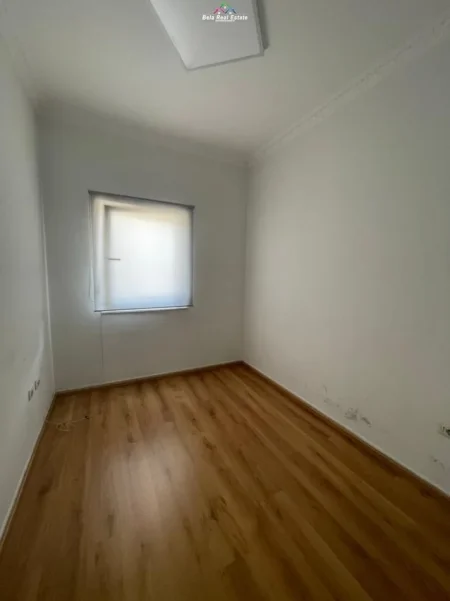 Tirane, jepet me qera zyre Kati 2, 122 m² 1.300 € (rruga e elbasanit)
