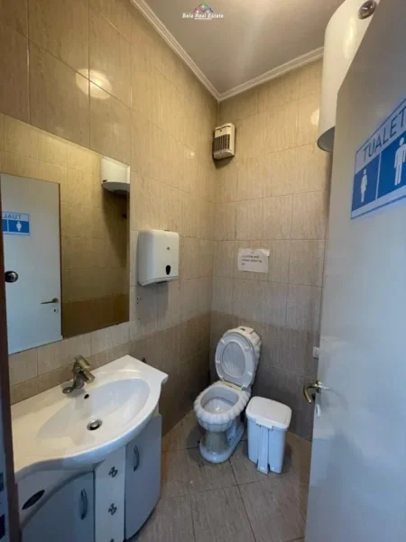 Tirane, jepet me qera zyre Kati 2, 122 m² 1.300 € (rruga e elbasanit)