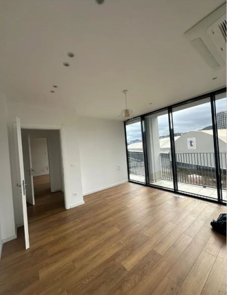 Tirane, jepet me qera ambjent biznesi Kati 3, 130 m² 1.500 € (Liqeni Artificial)