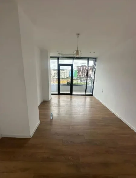 Tirane, jepet me qera ambjent biznesi Kati 3, 130 m² 1.500 € (Liqeni Artificial)