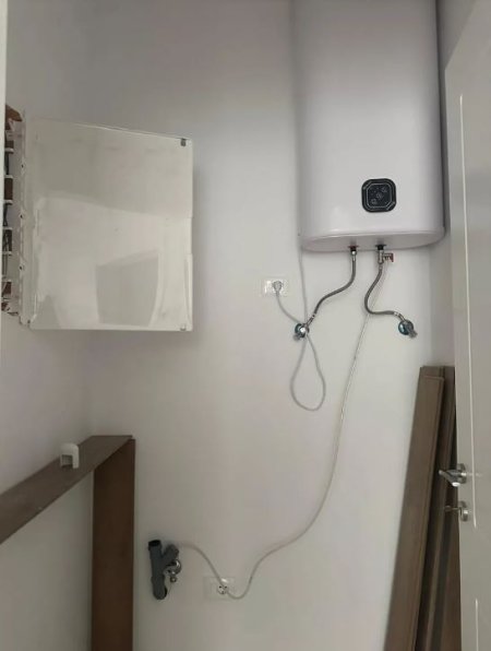 Tirane, jepet me qera ambjent biznesi Kati 3, 130 m² 1.500 € (Liqeni Artificial)