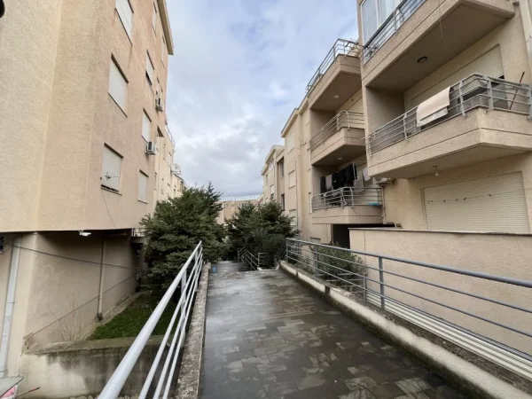 Tirane, shitet 1+1 , 