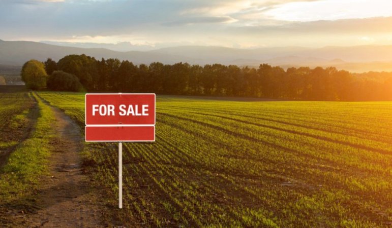 Tirane, shitet truall , 3.000 m² 450.000 € (TOP CHANEL)