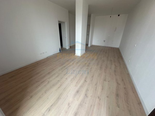 Tirane, shes apartament 2+1+Ballkon Kati 6, 127 m² 393.000 € (Rruga e Kosovareve)