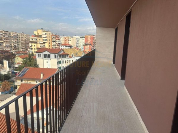 Tirane, shes apartament 2+1+Ballkon Kati 6, 127 m² 393.000 € (Rruga e Kosovareve)