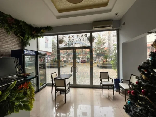 Tirane, shitet lokal Kati 0, 226 m² 338.000 € (Rruga e Dibres)