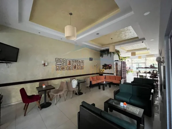 Tirane, shitet lokal Kati 0, 226 m² 338.000 € (Rruga e Dibres)