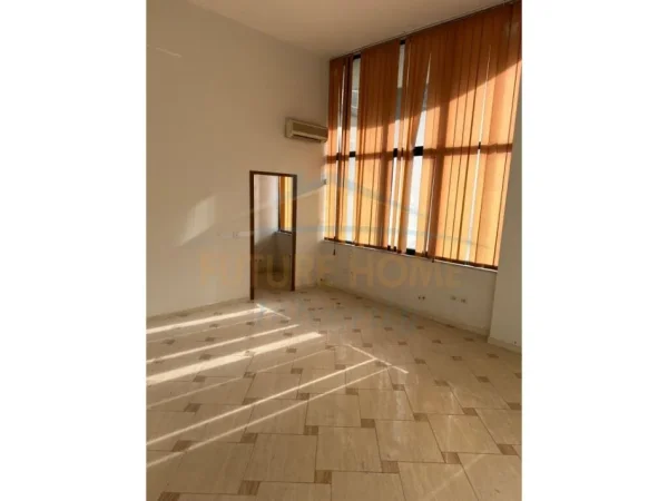 Tirane, shes ambjent biznesi Kati 0, 224 m² 500.000 € (Vllazen Huta)