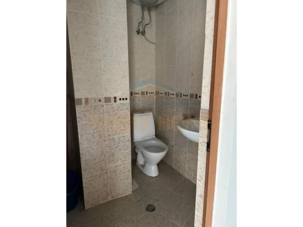 Tirane, shes ambjent biznesi Kati 0, 224 m² 500.000 € (Vllazen Huta)