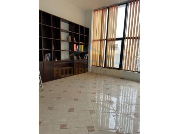 Tirane, shes ambjent biznesi Kati 0, 224 m² 500.000 € (Vllazen Huta)