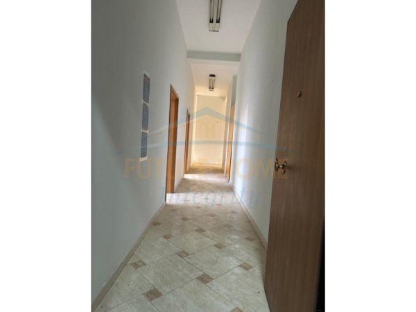 Tirane, shes ambjent biznesi Kati 0, 224 m² 500.000 € (Vllazen Huta)