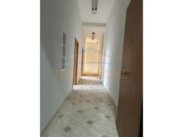 Tirane, shes ambjent biznesi Kati 0, 224 m² 500.000 € (Vllazen Huta)