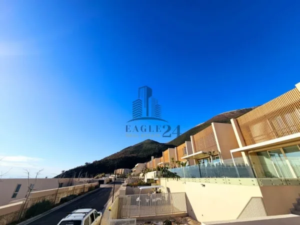 Vlore, shitet apartament 2+1 , 125 m² 695.000 € (Dhermi)