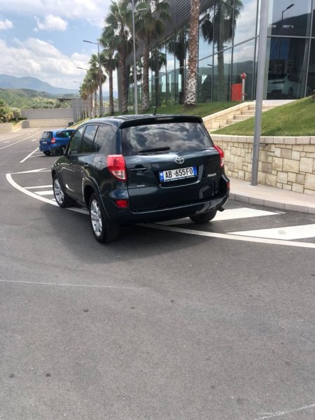 Tirane, shes SUV | Fuoristrad | Xhip TOYOTA RAV 4 Nafte, e zeze manuale Kondicioner 290.000 km 5.000 €