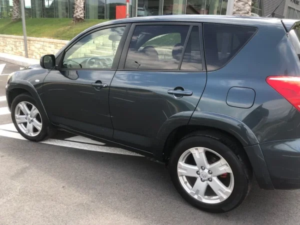 Tirane, shes SUV | Fuoristrad | Xhip TOYOTA RAV 4 Nafte, e zeze manuale Kondicioner 290.000 km 5.000 €