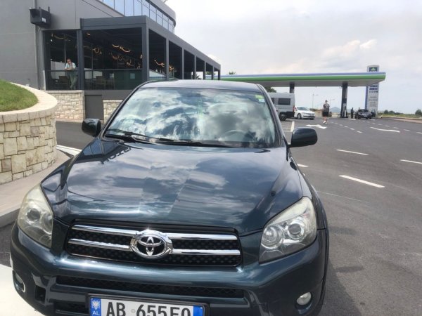Tirane, shes SUV | Fuoristrad | Xhip TOYOTA RAV 4 Nafte, e zeze manuale Kondicioner 290.000 km 5.000 €