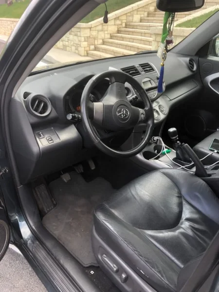 Tirane, shes SUV | Fuoristrad | Xhip TOYOTA RAV 4 Nafte, e zeze manuale Kondicioner 290.000 km 5.000 €