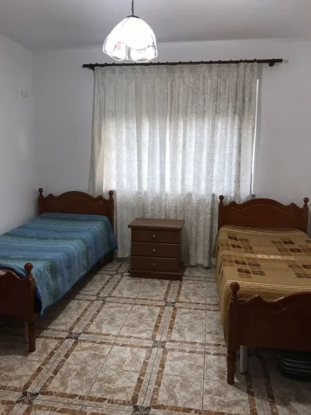 Tirane, jepet me qera apartament 3+1 Kati 4, 90 m² 530 € (Rr.Elbasanit)