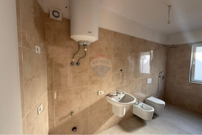 jepet me qera , 94 m² 700 € (Zyre me Qira ne Qender)