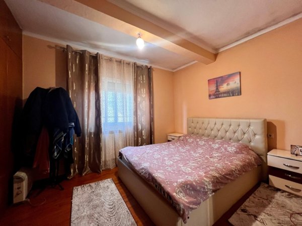 Korce, shitet shtepi 3+1+Ballkon Kati 2, 220 m² 1.650.000 € (Rrug Koli Ceku - Korce)