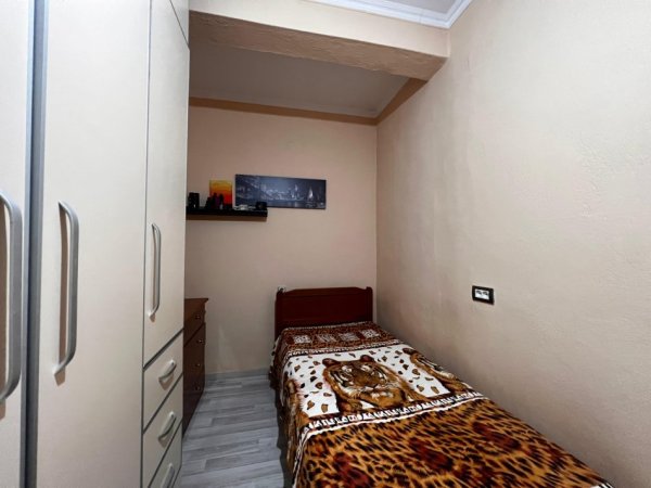 Korce, shitet shtepi 3+1+Ballkon Kati 2, 220 m² 1.650.000 € (Rrug Koli Ceku - Korce)
