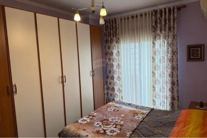 jepet me qera , 75 m² 700 € (Apartament 1+1 me Qira ne qender te 9 kateshet!)