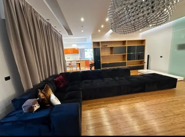Tirane, jepet me qera apartament 3+1+Ballkon Kati 2, 174 m² 1.100 € (KOPSHTI ZOOLOGJIK)