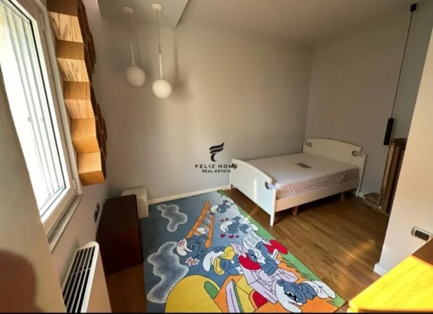 Tirane, jepet me qera apartament 3+1+Ballkon Kati 2, 174 m² 1.100 € (KOPSHTI ZOOLOGJIK)