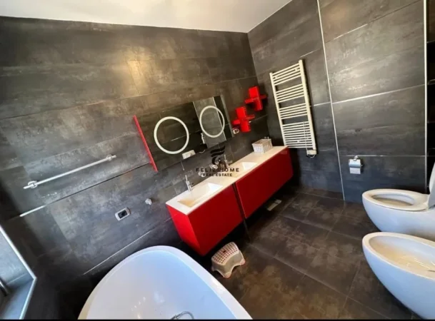 Tirane, jepet me qera apartament 3+1+Ballkon Kati 2, 174 m² 1.100 € (KOPSHTI ZOOLOGJIK)