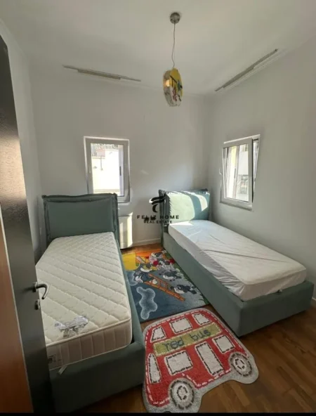 Tirane, jepet me qera apartament 3+1+Ballkon Kati 2, 174 m² 1.100 € (KOPSHTI ZOOLOGJIK)