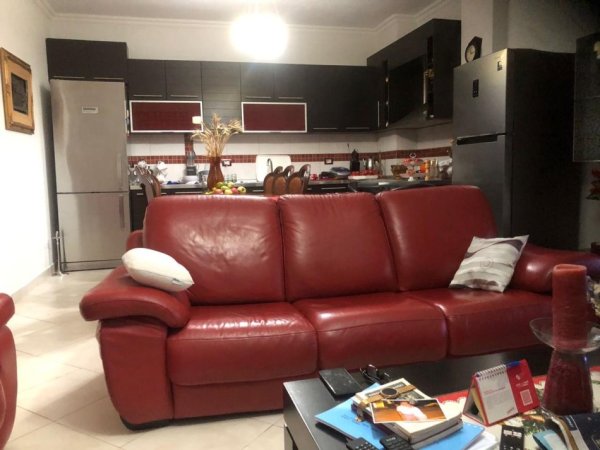 Tirane, jepet me qera apartament 2+1+Ballkon Kati 2, 96 m² 400 € (Thoma filipeu reuga teleferikut Daj)