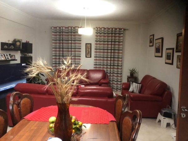 Tirane, jepet me qera apartament 2+1+Ballkon Kati 2, 96 m² 400 € (Thoma filipeu reuga teleferikut Daj)