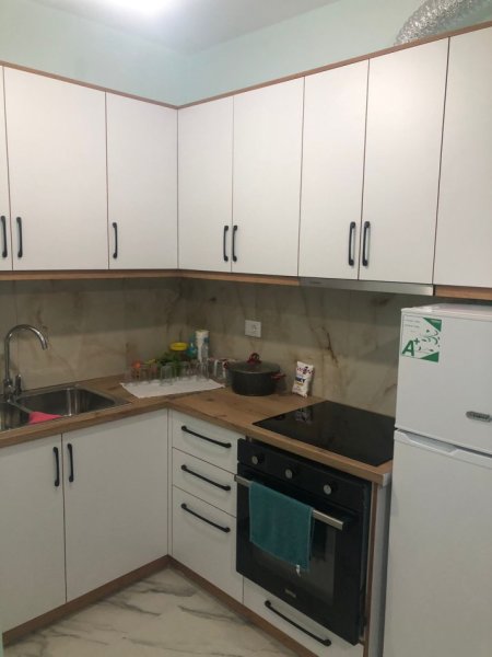 Tirane, jepet me qera apartament 1+1 Kati 7, 62 m² 400 € (Yzberisht)