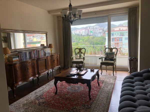 Tirane, jepet me qera 2+1+Aneks+Ballkon Kati 9, 130 m² 1.000 € (Komuna e Parisit)