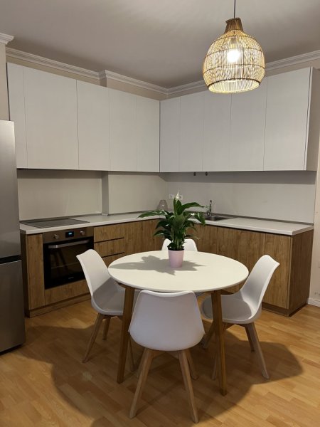 Tirane, jepet me qira apartament 2+1+Ballkon (Rruga Hoxhe Vokrri, prane Qendres se Tiranes)