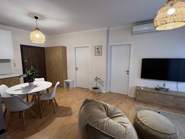Tirane, jepet me qira apartament 2+1+Ballkon (Rruga Hoxhe Vokrri, prane Qendres se Tiranes)