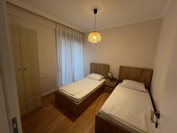 Tirane, jepet me qira apartament 2+1+Ballkon (Rruga Hoxhe Vokrri, prane Qendres se Tiranes)