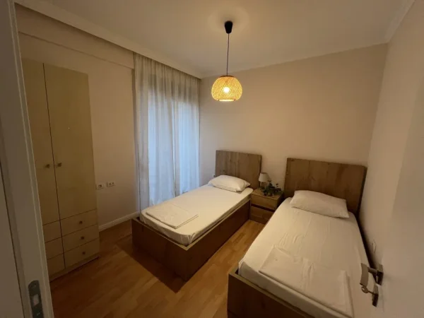 Tirane, jepet me qira apartament 2+1+Ballkon (Rruga Hoxhe Vokrri, prane Qendres se Tiranes)